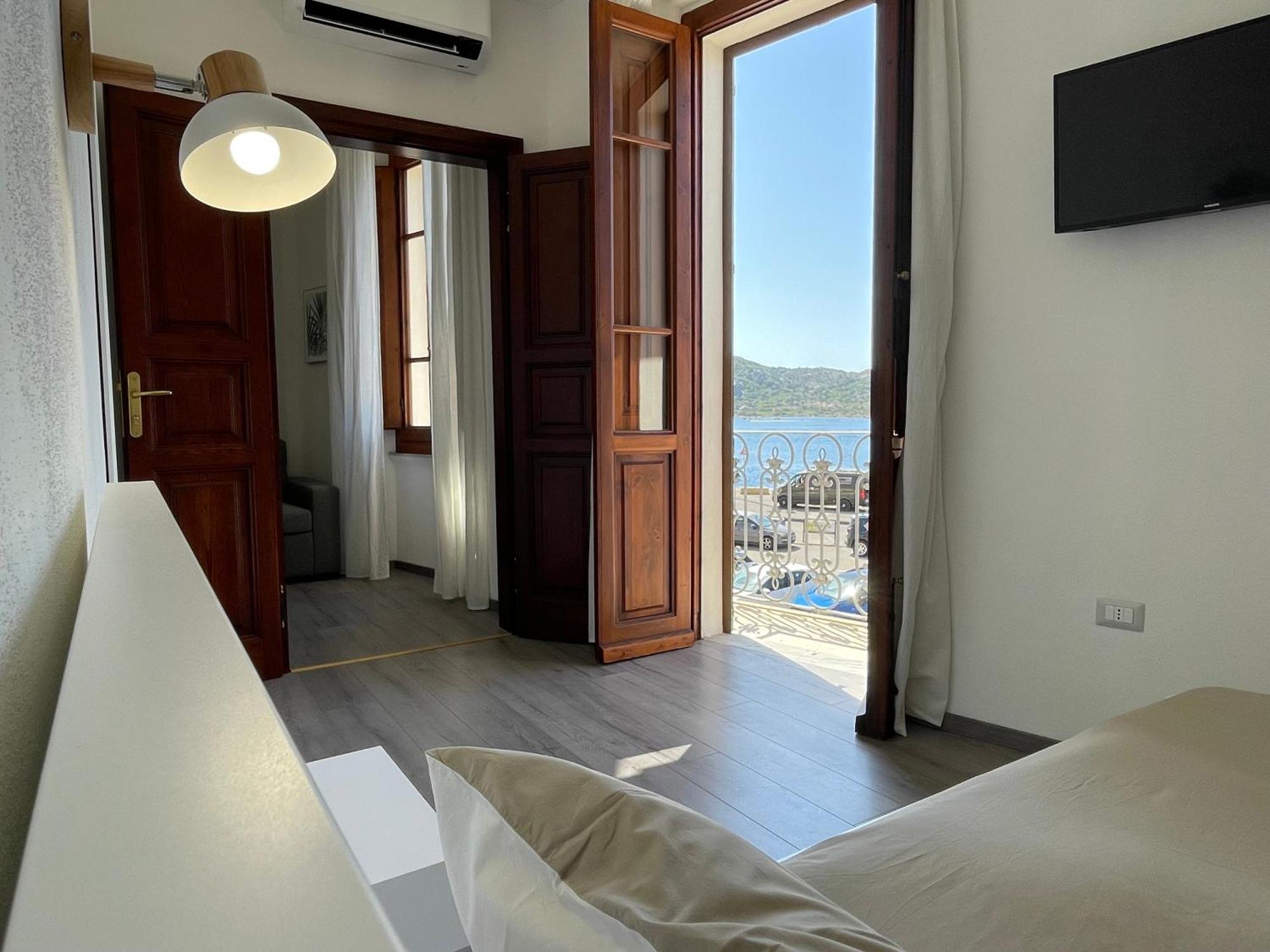 Il Caracolo Rooms Ла-Маддалена Экстерьер фото